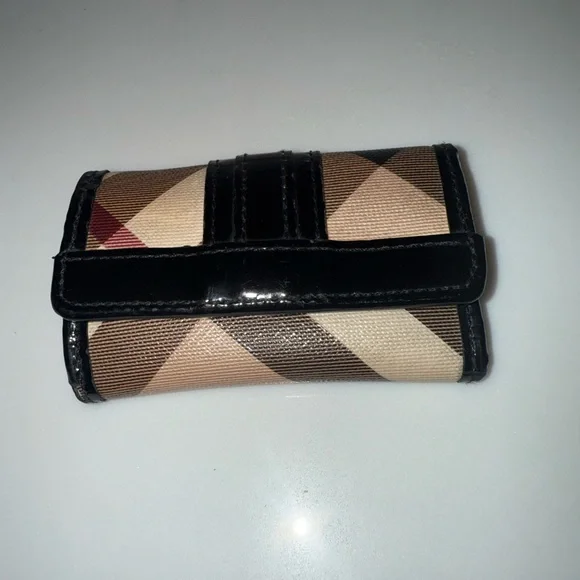 Authentic Burberry 4 ring keychain/cardholder - Picture 2 of 16